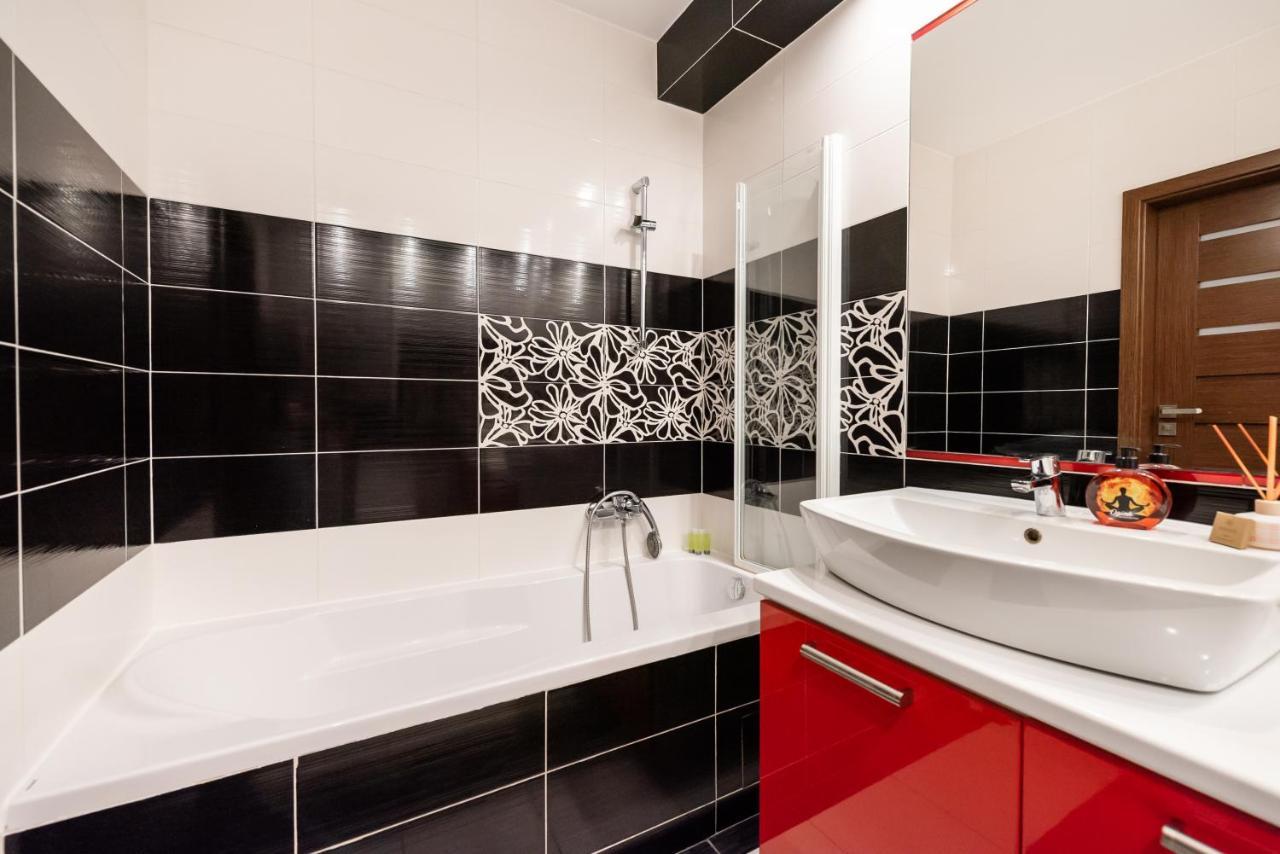 Wola Prime 2-Bedroom Apartment Warsawa Bagian luar foto